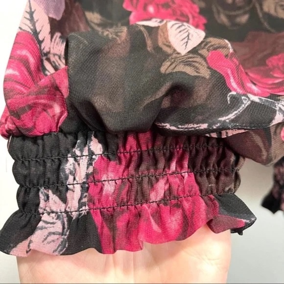 GUESS Black Floral Sleeve Scoop Neck Top - Picture 5 of 8